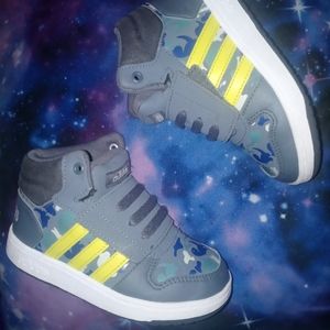 Adidas  children's size 9 uni sex camo high top shoes